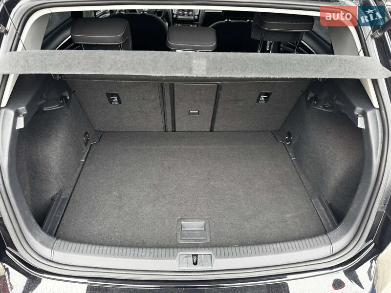 Хэтчбек Volkswagen Golf 2016 в Житомире