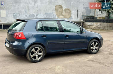 Хетчбек Volkswagen Golf 2004 в Рівному