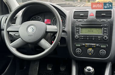 Хетчбек Volkswagen Golf 2004 в Рівному