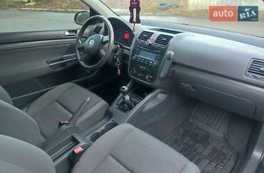 Хетчбек Volkswagen Golf 2005 в Городенці