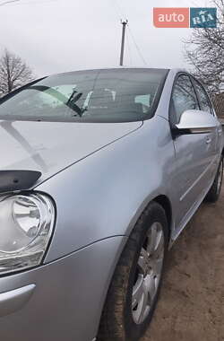 Хетчбек Volkswagen Golf 2005 в Вознесенську