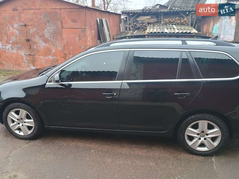 Універсал Volkswagen Golf 2009 в Житомирі