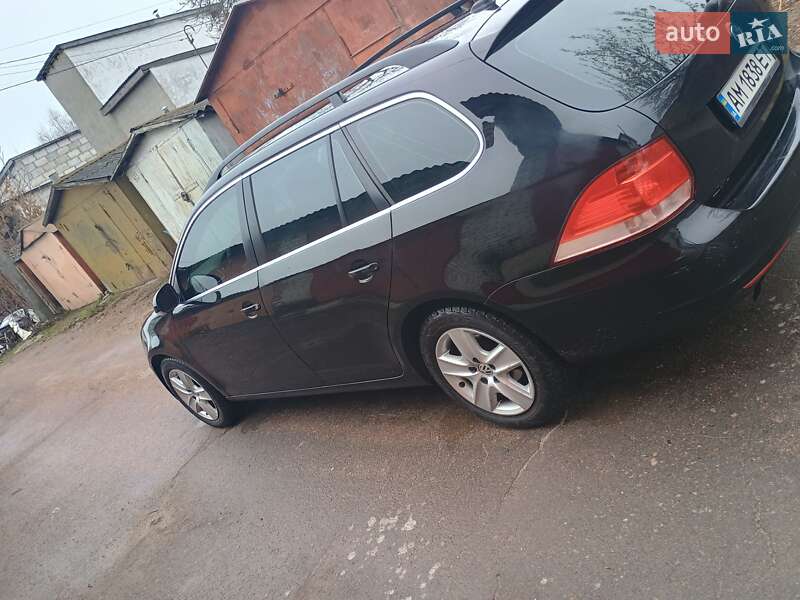 Універсал Volkswagen Golf 2009 в Житомирі