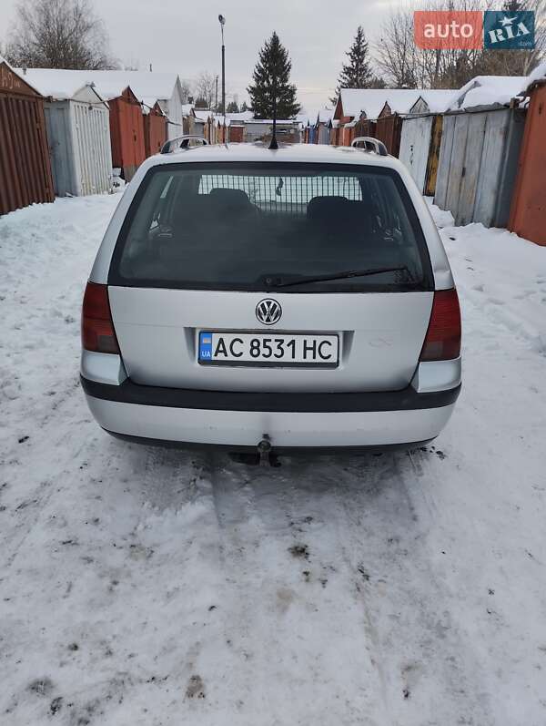 Універсал Volkswagen Golf 2001 в Луцьку