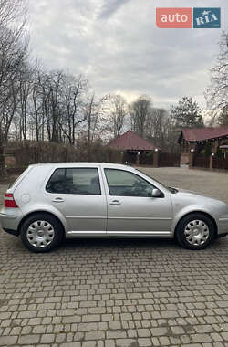 Хэтчбек Volkswagen Golf 2002 в Самборе