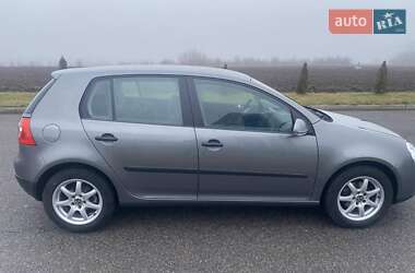 Хетчбек Volkswagen Golf 2005 в Немирові