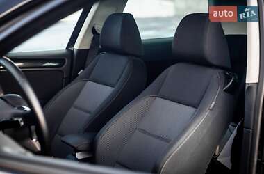 Хэтчбек Volkswagen Golf 2009 в 
