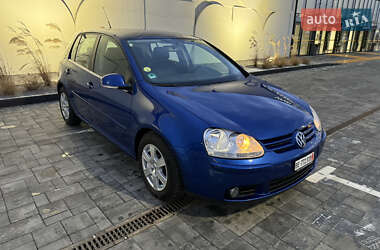 Хетчбек Volkswagen Golf 2005 в Луцьку