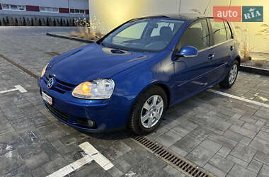 Хетчбек Volkswagen Golf 2005 в Луцьку