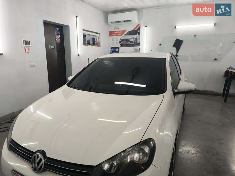 Хэтчбек Volkswagen Golf 2009 в Луцке
