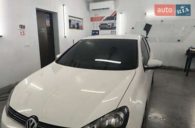 Хэтчбек Volkswagen Golf 2009 в 