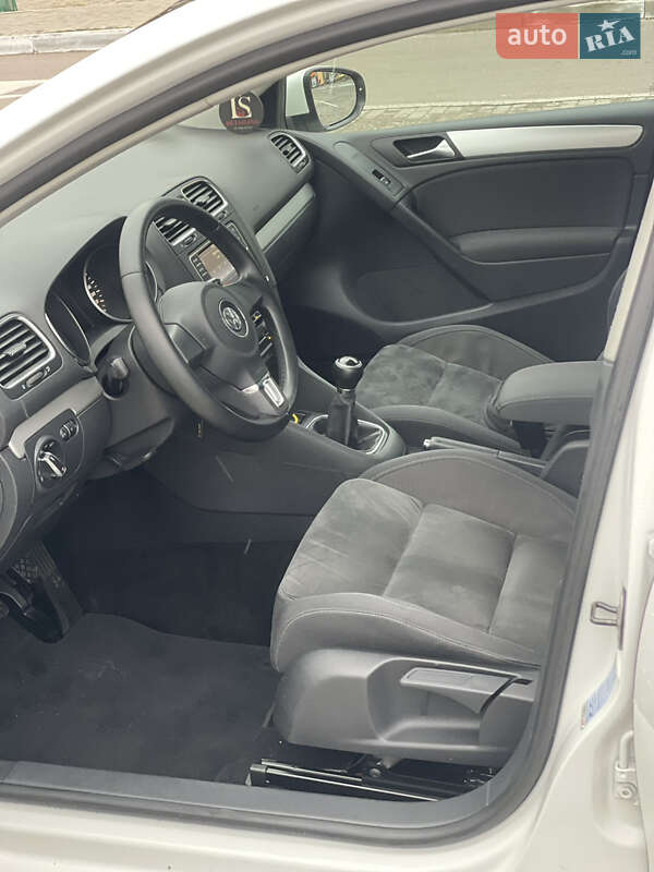 Хэтчбек Volkswagen Golf 2009 в Луцке