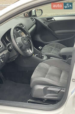 Хэтчбек Volkswagen Golf 2009 в 