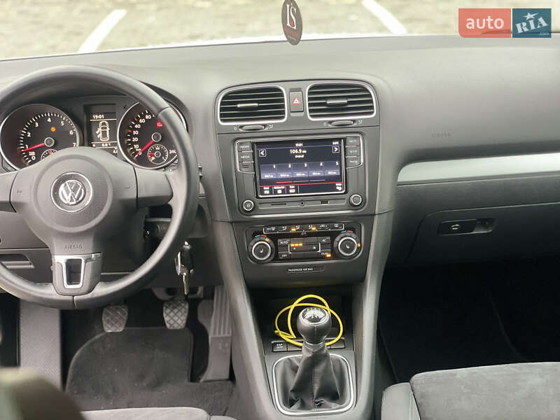 Хэтчбек Volkswagen Golf 2009 в Луцке