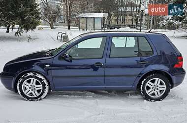 Хетчбек Volkswagen Golf 2002 в Тернополі