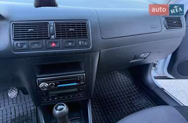 Хетчбек Volkswagen Golf 2001 в Тернополі