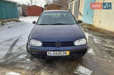 Хетчбек Volkswagen Golf 2001 в Луцьку