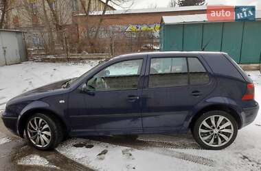 Хетчбек Volkswagen Golf 2001 в Луцьку