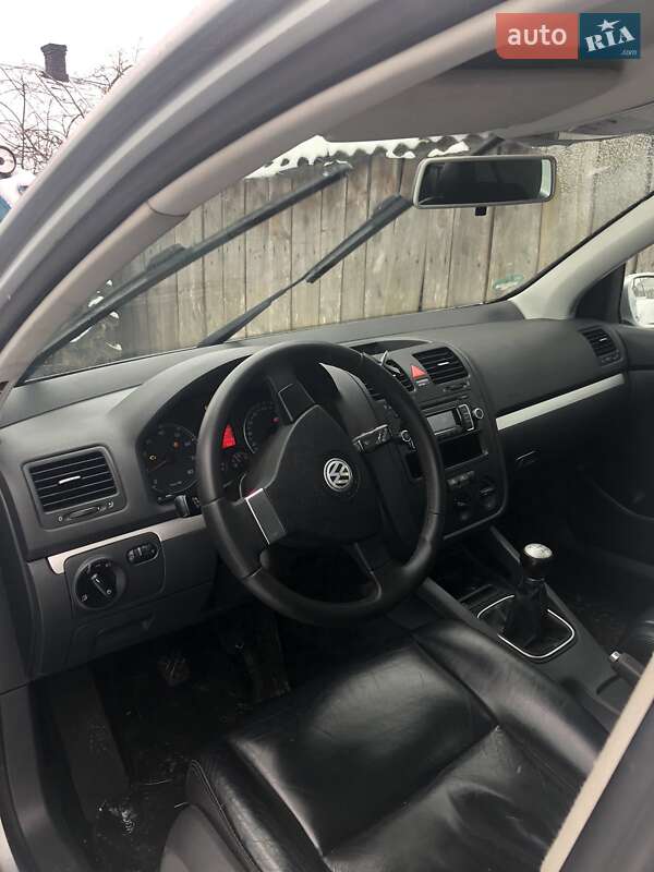 Хетчбек Volkswagen Golf 2009 в Рівному