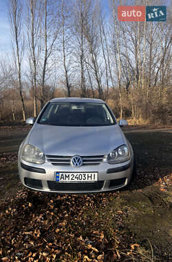 Хетчбек Volkswagen Golf 2003 в Житомирі