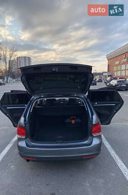Универсал Volkswagen Golf 2010 в 