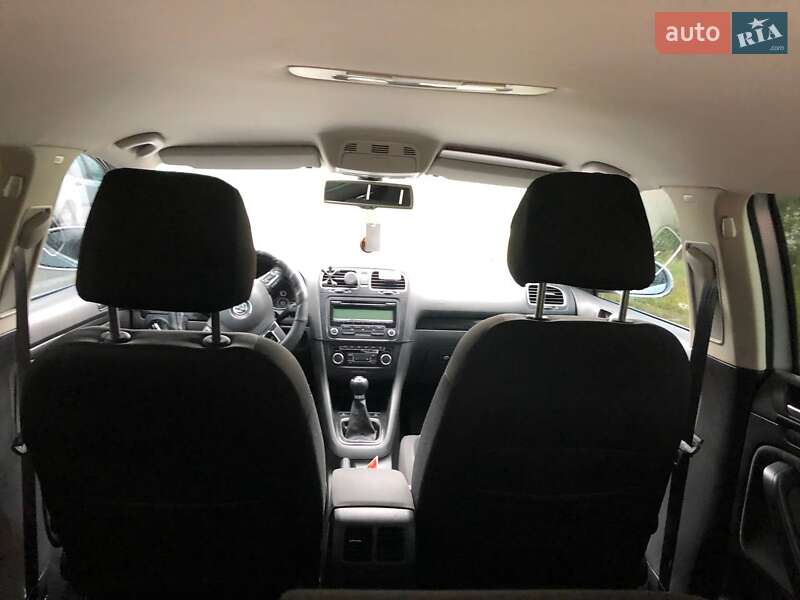 Універсал Volkswagen Golf 2011 в Звягелі