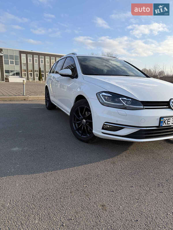 Универсал Volkswagen Golf 2020 в Днепре