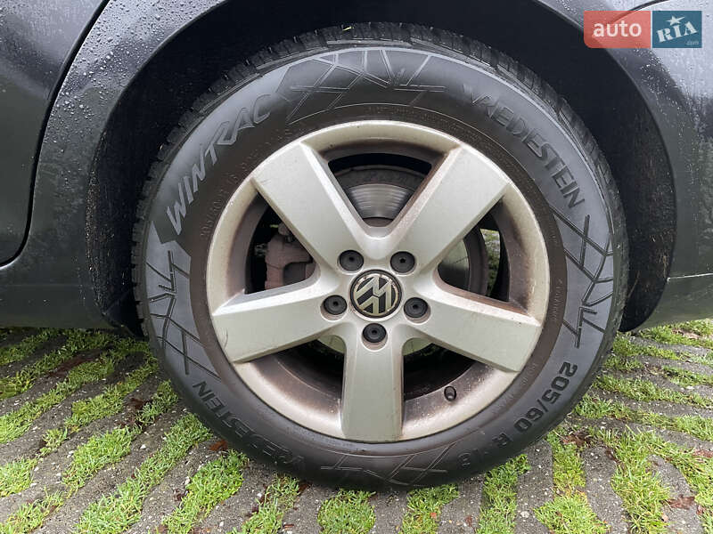 Універсал Volkswagen Golf 2011 в Києві