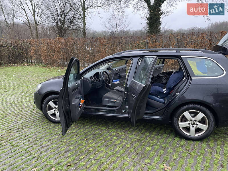Універсал Volkswagen Golf 2011 в Києві