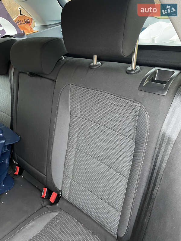 Універсал Volkswagen Golf 2011 в Києві