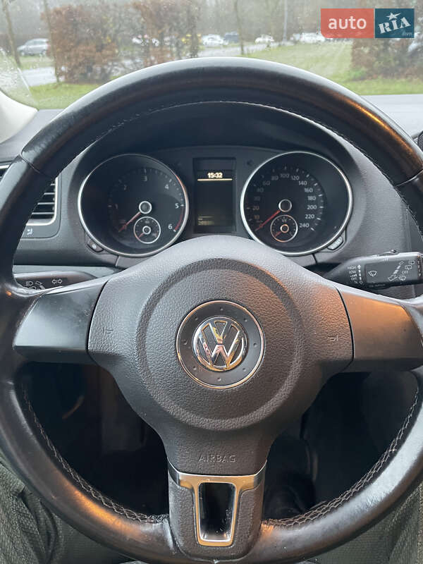 Універсал Volkswagen Golf 2011 в Києві