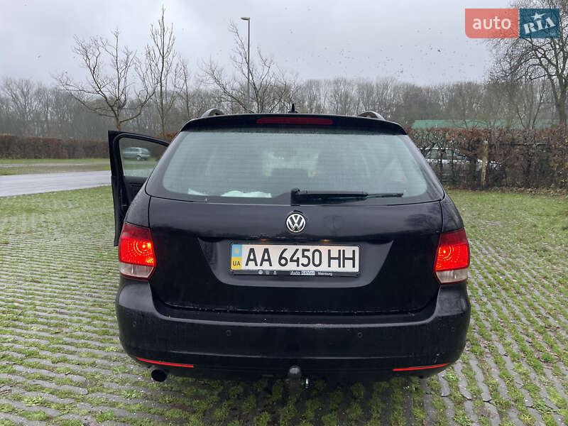 Універсал Volkswagen Golf 2011 в Києві