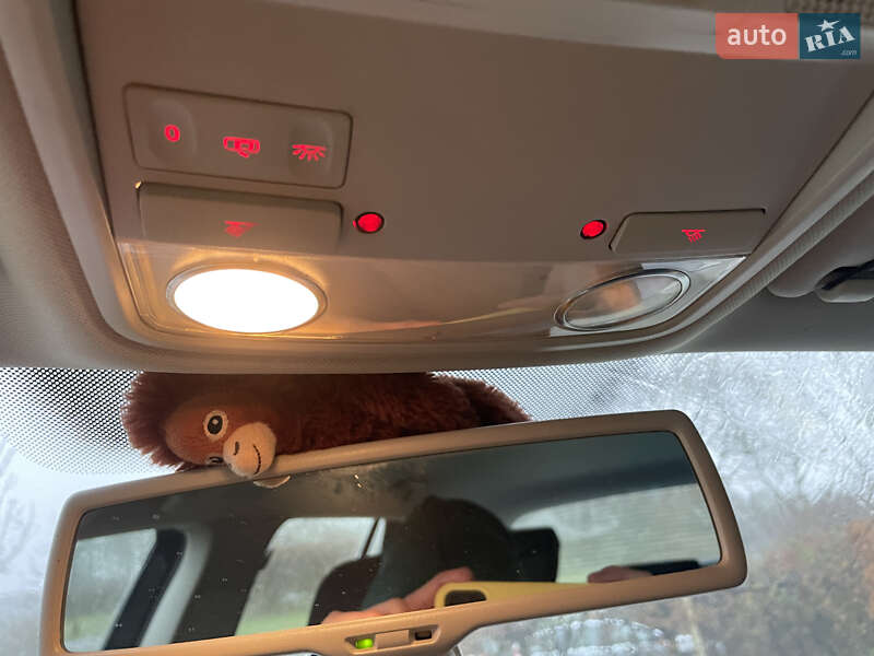 Універсал Volkswagen Golf 2011 в Києві