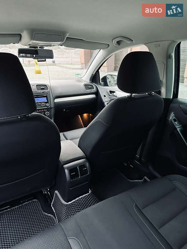 Хэтчбек Volkswagen Golf 2010 в Ивано-Франковске