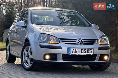 Хетчбек Volkswagen Golf 2005 в Дрогобичі