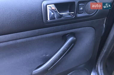 Хэтчбек Volkswagen Golf 2003 в 