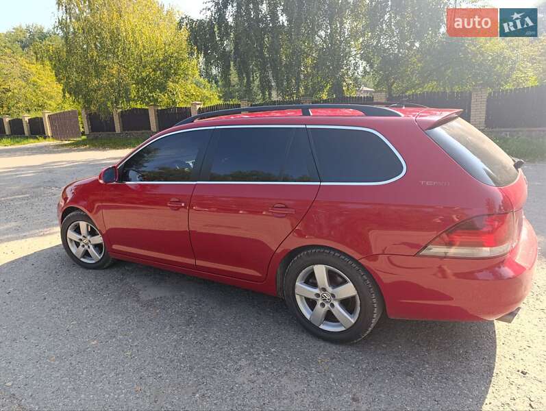 Универсал Volkswagen Golf 2010 в Оброшином