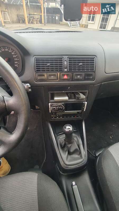 Хетчбек Volkswagen Golf 2000 в Чернігові