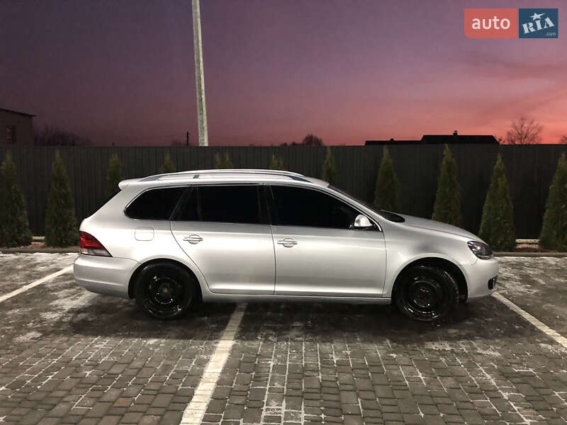 Універсал Volkswagen Golf 2011 в Звягелі