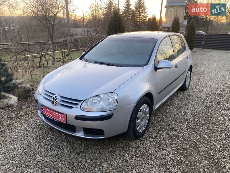 Хэтчбек Volkswagen Golf 2004 в Ивано-Франковске