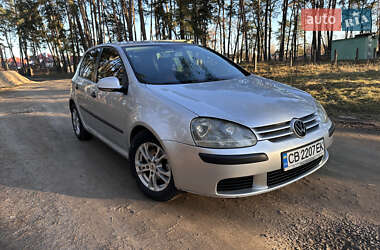 Хетчбек Volkswagen Golf 2004 в Чернігові