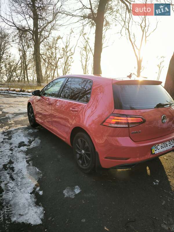 Хетчбек Volkswagen Golf 2017 в Львові