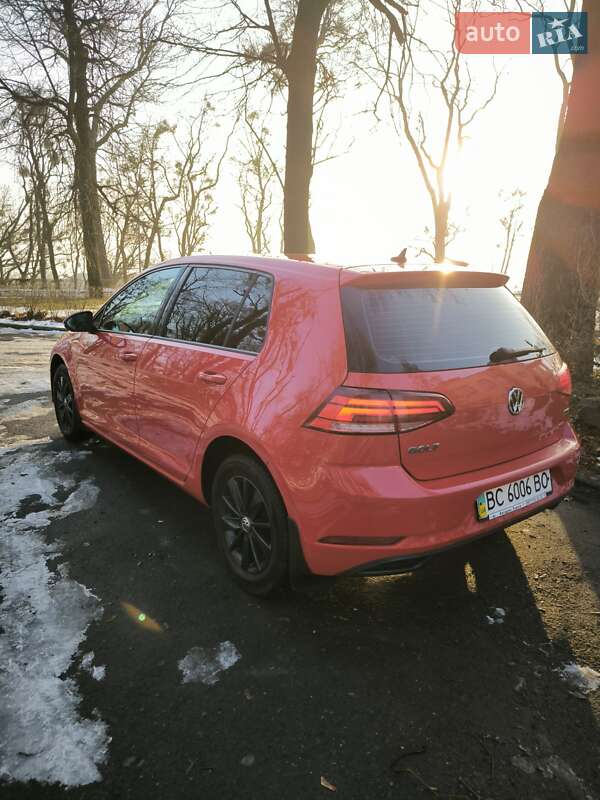 Хетчбек Volkswagen Golf 2017 в Львові