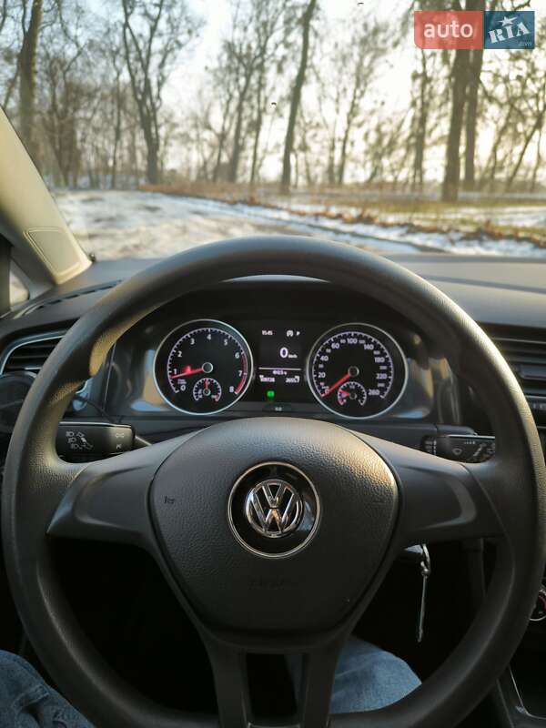 Хетчбек Volkswagen Golf 2017 в Львові