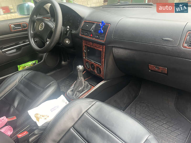 Хэтчбек Volkswagen Golf 2001 в Ковеле