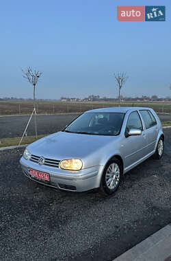 Хэтчбек Volkswagen Golf 2002 в 