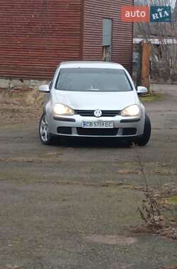 Хэтчбек Volkswagen Golf 2003 в Сновске