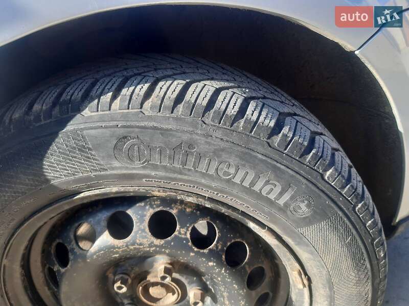 Универсал Volkswagen Golf 2003 в Городенке