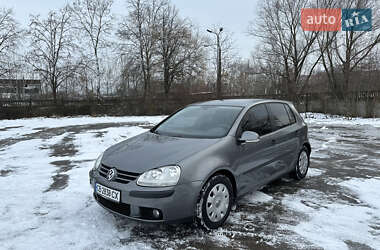 Хетчбек Volkswagen Golf 2005 в Чернігові