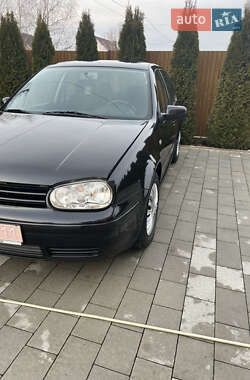 Хэтчбек Volkswagen Golf 1999 в 
